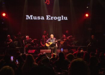 Musa Eroğlu, Mersin’de hayranları ile özlem giderdi