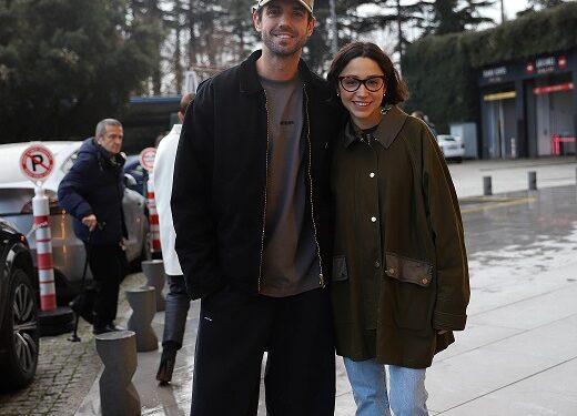 Aşıklar yılbaşı alışverişinde