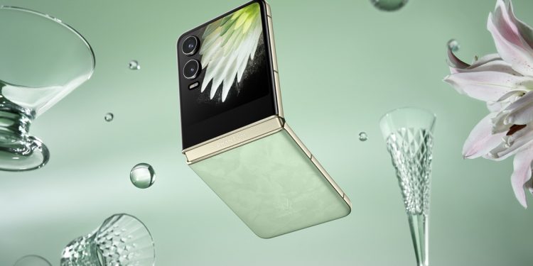 TECNO PHANTOM V Flip2 5G Türkiye’de satışa sunuldu