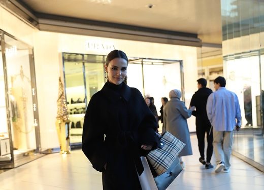 Siyahlar İçerisinde