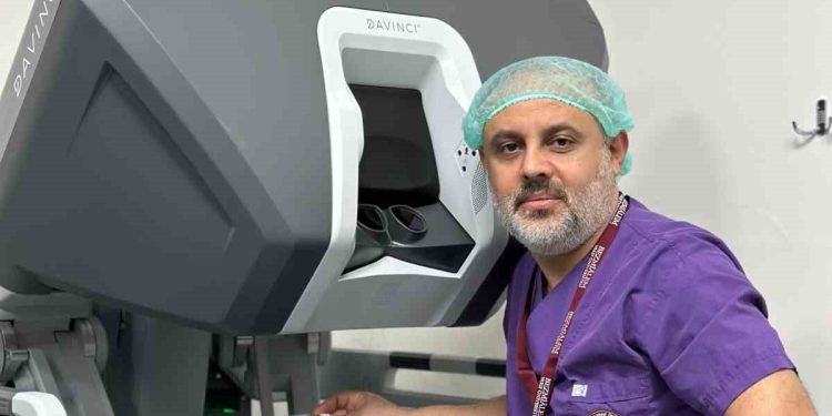 Prof. Dr. Ünal Aydın Da Vinci Robotik Tekniği ile ilgili bilinmeyenleri anlattı