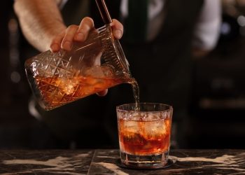 Sanasaryan Han, Sini Restaurant ve The Library Bar ile Büyüleyici Bir Yolculuk