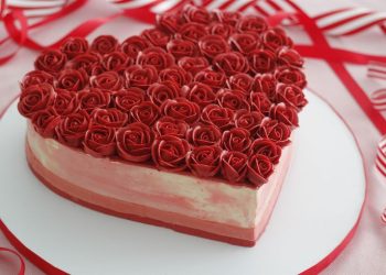 Sevgilinize Kendi Elinizle Kalp Pasta Yapın