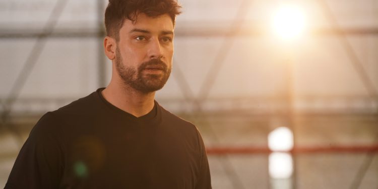 Alp Navruz: “Kendimin zıddı bir karakteri oynuyorum”