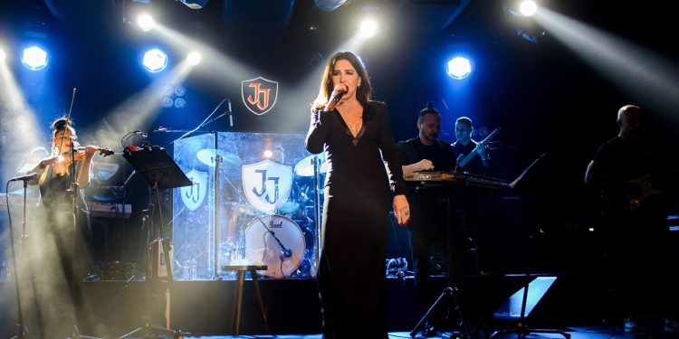 Nükhet Duru’dan Unutulmaz Bir “Best Of” Gecesi