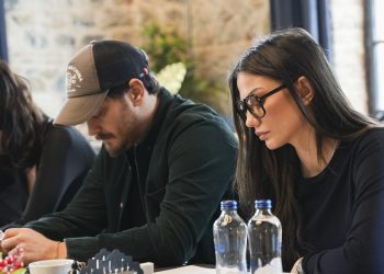 Çağatay Ulusoy ve Demet Özdemir okuma provası için bir arada