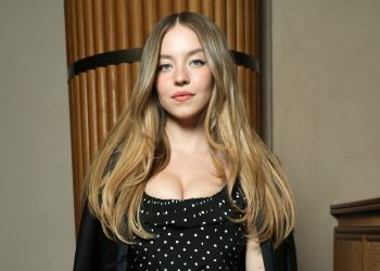 Sydney Sweeney Miu Miu Davetinde Messika Mücevherleriyle Işıldadı