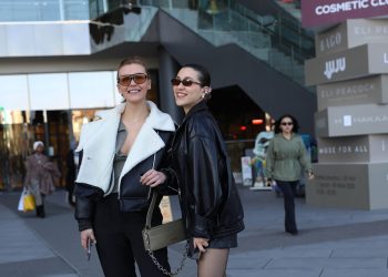 Dostlarıyla Alışveriş