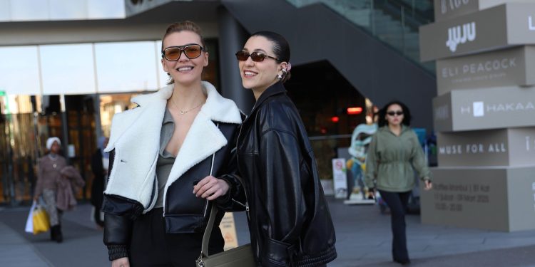 Dostlarıyla Alışveriş