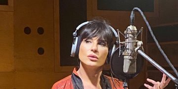 “Yıllar Sonra: Hümeyra” albümünün 3’üncü şarkısı Ayşegül Aldinç yorumuyla “Dilber”