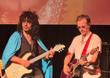 “Büyüdüğümüz Şarkılar” Dün Gece Duru Tiyatro’da İlk Defa İzleyici Karşısındaydı