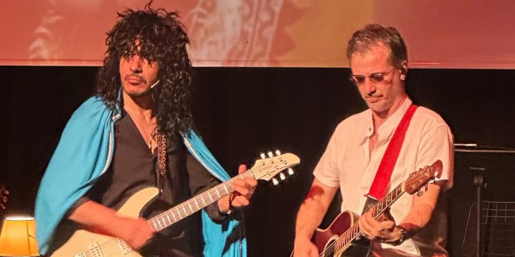 “Büyüdüğümüz Şarkılar” Dün Gece Duru Tiyatro’da İlk Defa İzleyici Karşısındaydı