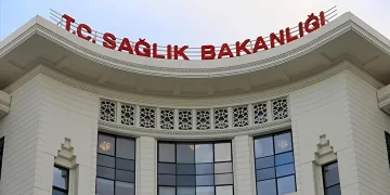 Resmi Gazetede yayımlandı: Doktorların ‘öncesi-sonrası’ ve ameliyat videosu paylaşmasına son