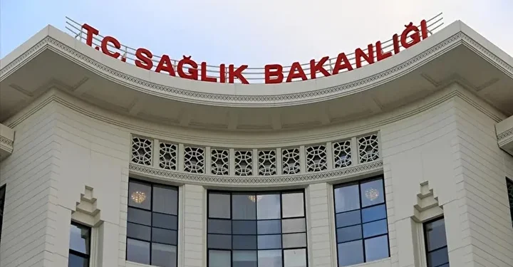 Resmi Gazetede yayımlandı: Doktorların ‘öncesi-sonrası’ ve ameliyat videosu paylaşmasına son