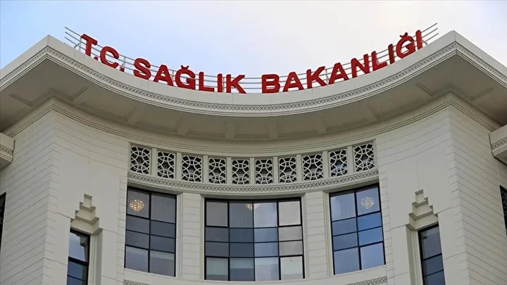 Resmi Gazetede yayımlandı: Doktorların ‘öncesi-sonrası’ ve ameliyat videosu paylaşmasına son