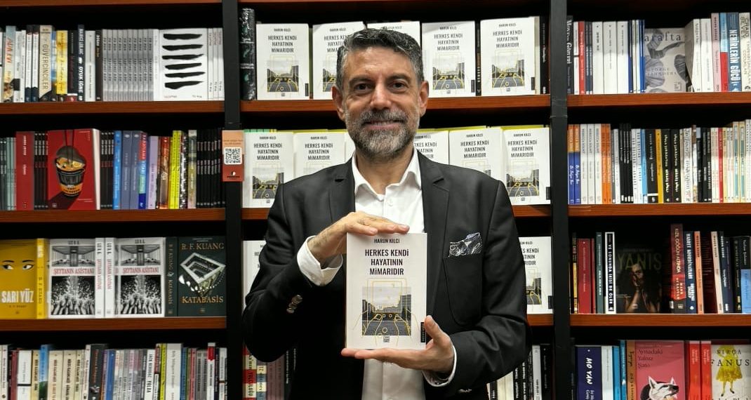 “Yaşadığınız hayat gerçekten sizin mi?” sorusunu soran kitap raflarda