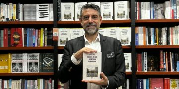 “Yaşadığınız hayat gerçekten sizin mi?” sorusunu soran kitap raflarda